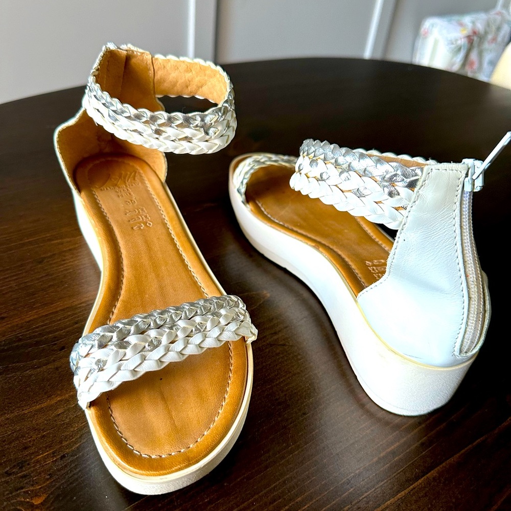 White leather braided strap sandals, size 8(39)